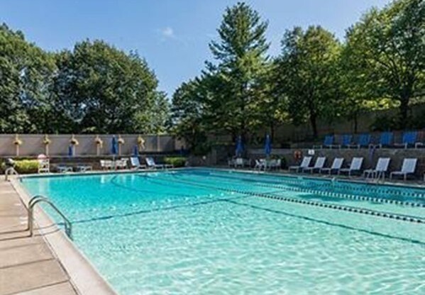 1 bed, 1 bath, 725 sqft, $3,200, Unit 213