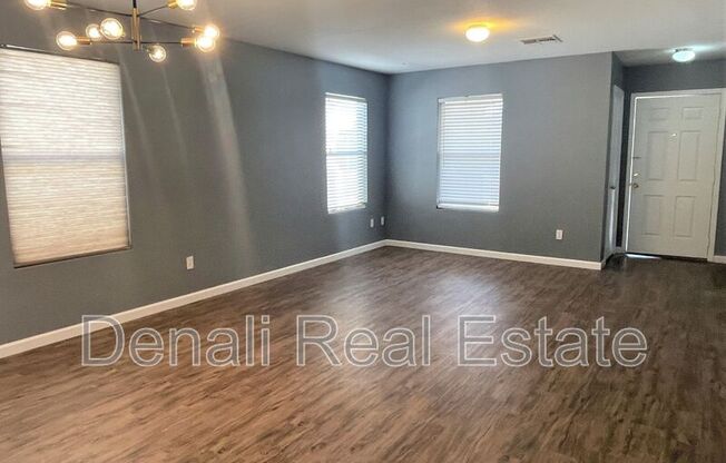 2604 W MOBILE LN