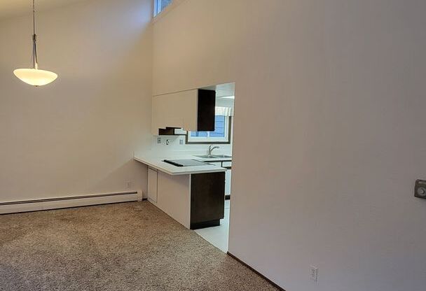 2 beds, 1 bath, $2,350, Unit Unit B