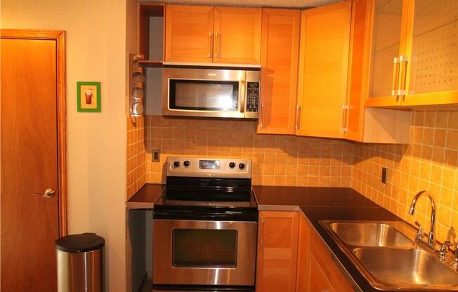 1 bed, 1 bath, $1,350, Unit #2054