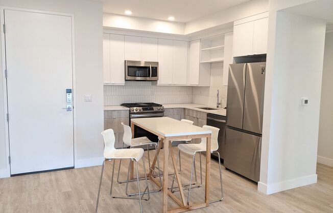Bright & Modern 1 BED/1 BATH in NoBo!