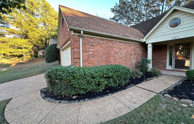 3BR/2.5ba in Riverwood Farms! Master down! Newly Painted! New Carpet! Max of 2 pets, fees apply.