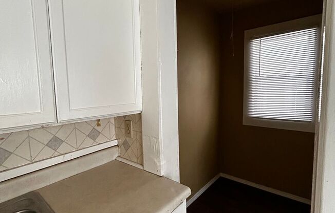 3 beds, 1 bath, $1,300