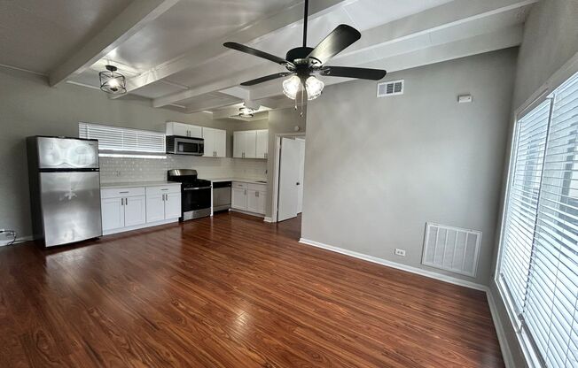 1 bed, 1 bath, 700 sqft, $1,275, Unit 216