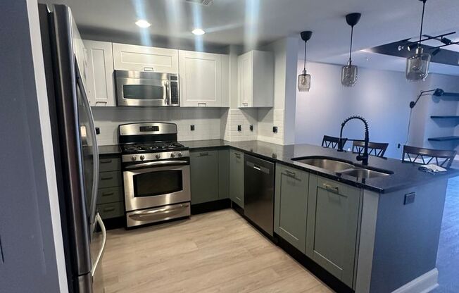 1 bed, 1 bath, $2,400, Unit # 518
