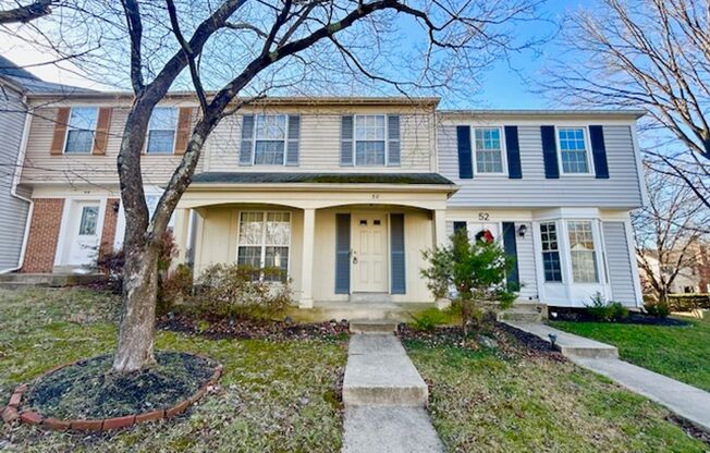 Spacious and bright 3BR/2.5BA townhouse with enclosed back patio