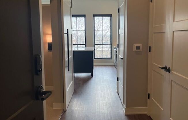 1 bed, 1 bath, 555 sqft, $1,945, Unit 405