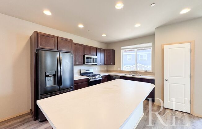 Spacious 3-Bed + Loft with Natural Light & Modern Comforts at 1060 Banyan