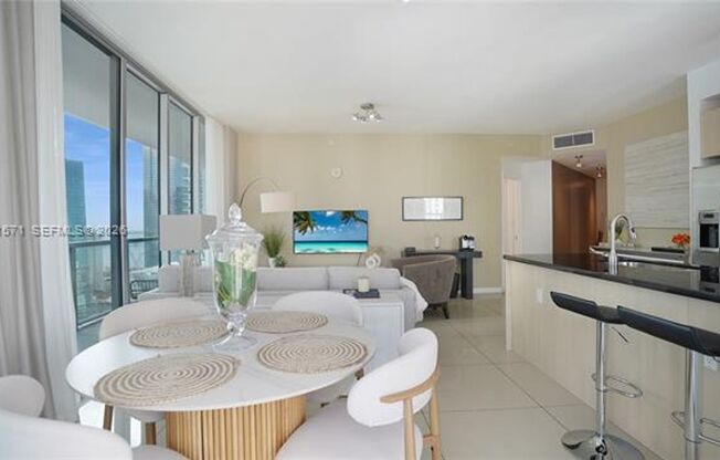 2 beds, 2 baths, $4,400, Unit # 3220 N