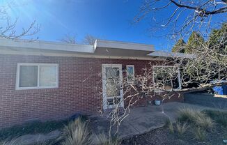 Great Location 2 Bed 1 Bath!