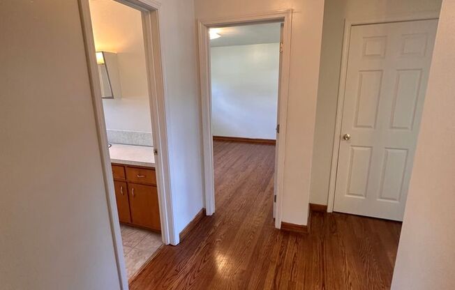 2 beds, 1 bath, 903 sqft, $1,210, Unit E-8