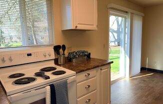 3 beds, 1 bath, 906 sqft, $1,799, Unit 14