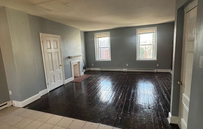 2 beds, 1 bath, $1,500, Unit 609 N. 11th St. C