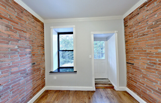 127 E 7 ST