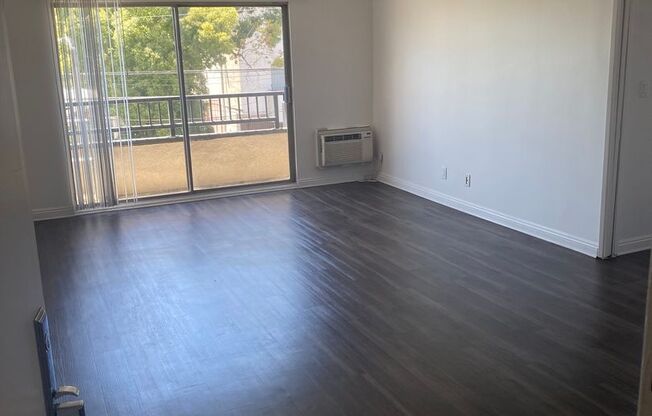 1 bed, 1 bath, 670 sqft, $2,350, Unit 221