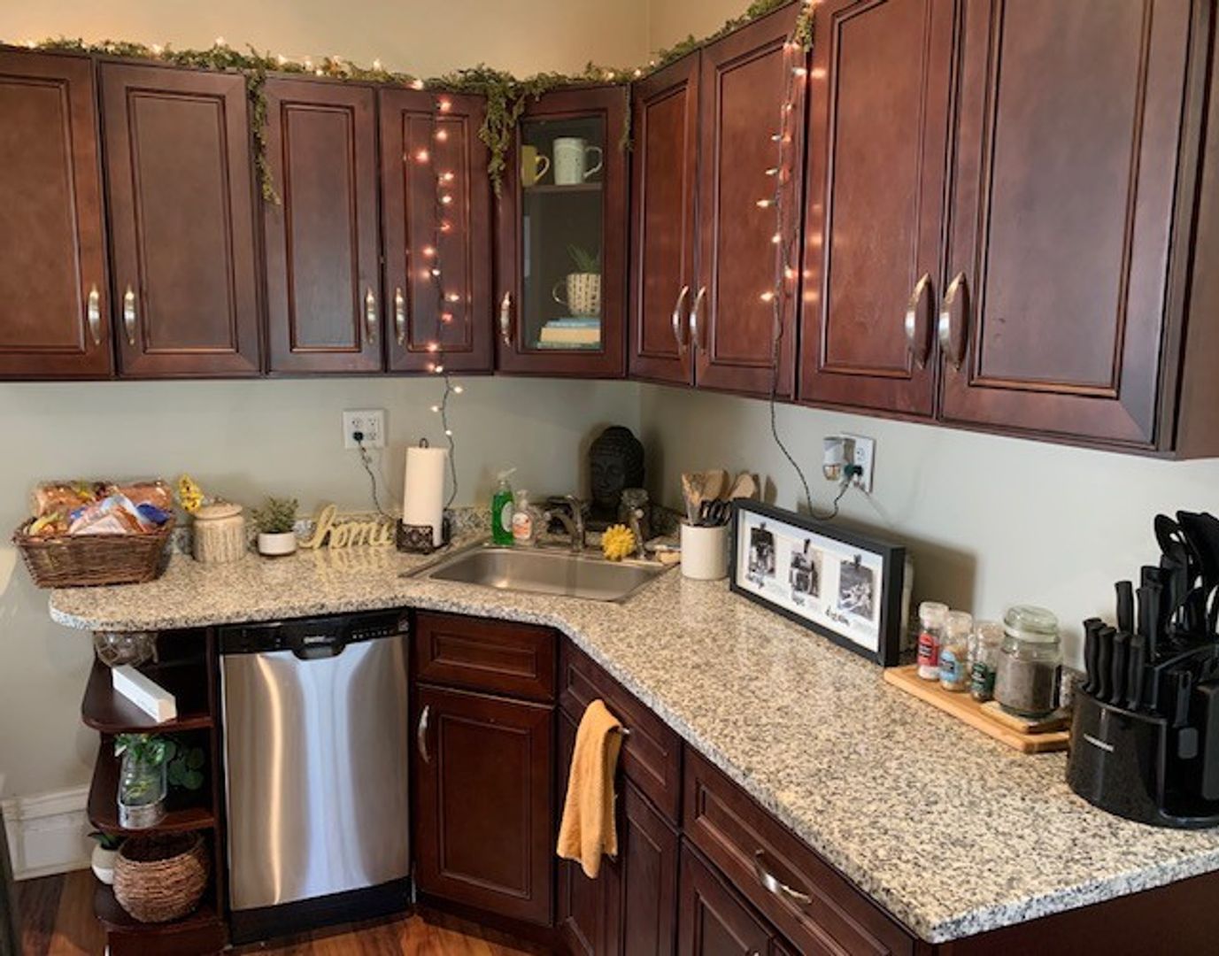 NEWLY RENOVATED 2 BEDROOM IN THE HEART OF MOUNT WASHINGTON!