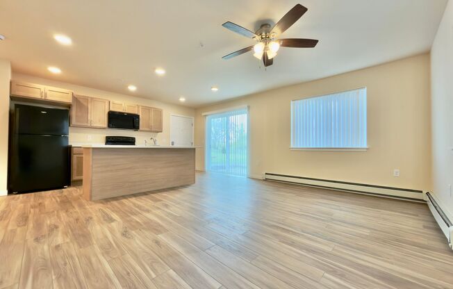 1 bed, 1 bath, 645 sqft, $1,379, Unit EC 4242-01