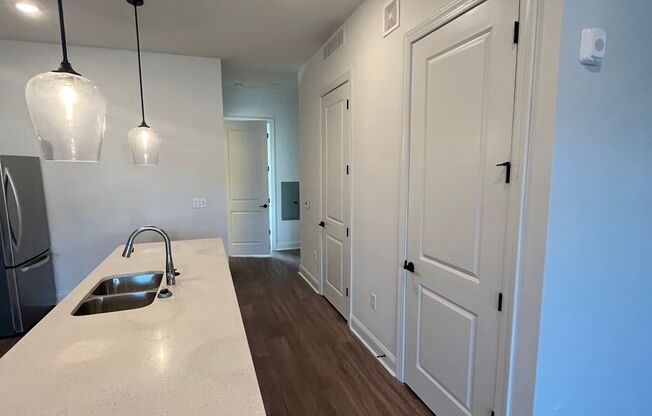 1 bed, 1 bath, 859 sqft, $1,600, Unit A103