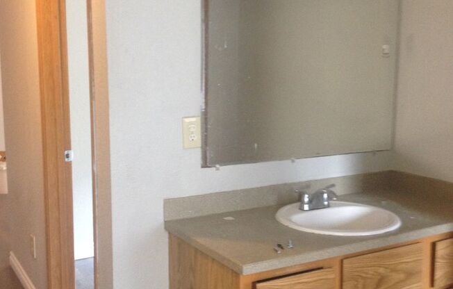 3 beds, 2 baths, 643 sqft, $1,950, Unit C405