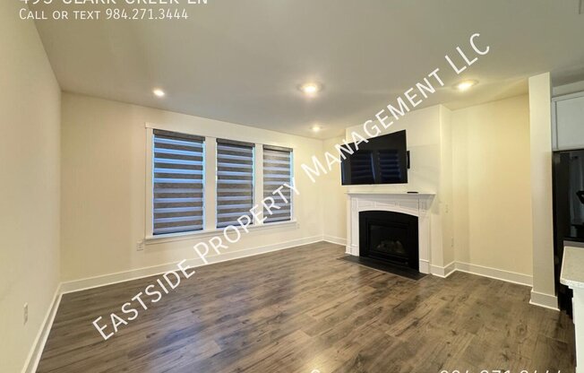 493 CLARK CRK LN
