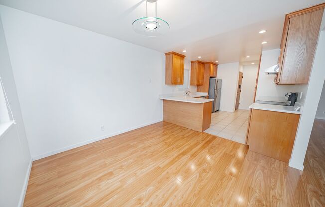 2 beds, 1 bath, $2,350, Unit B