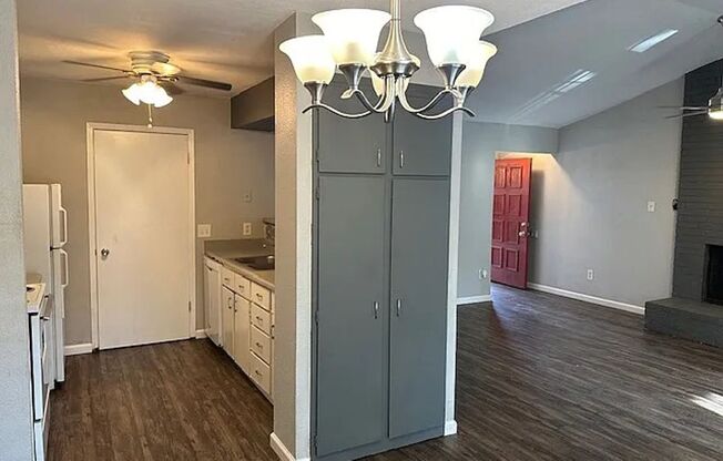 Walking Distance to the Domain / 15 minutes to Downtown / 2 bedroom & 2 baths