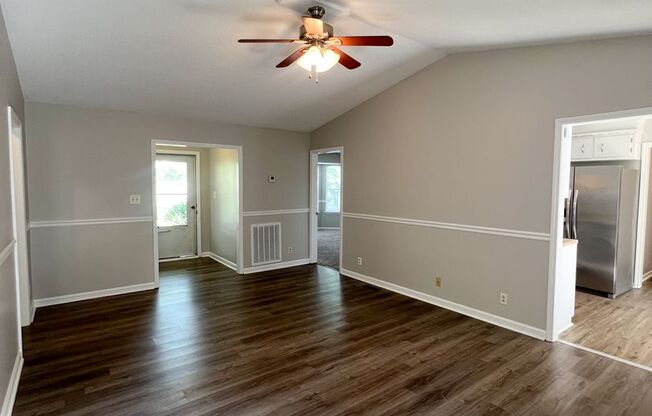 Large Deck and Fenced Backyard!