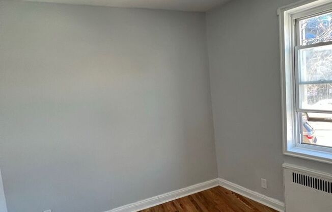 2 beds, 1 bath, $2,200, Unit 2H