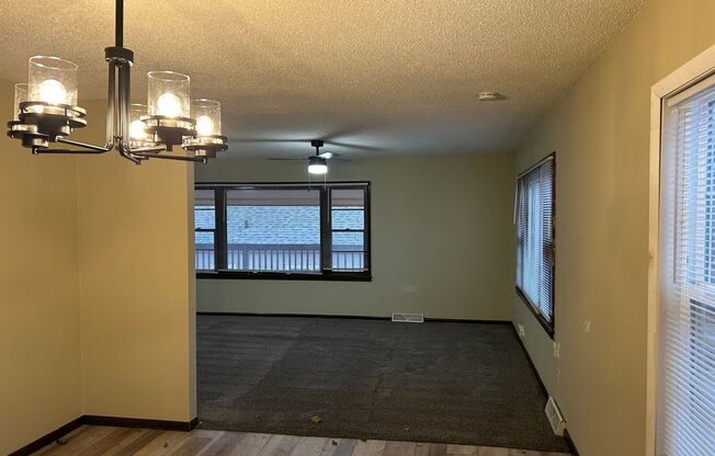 3 beds, 1 bath, $1,500, Unit 1013 A