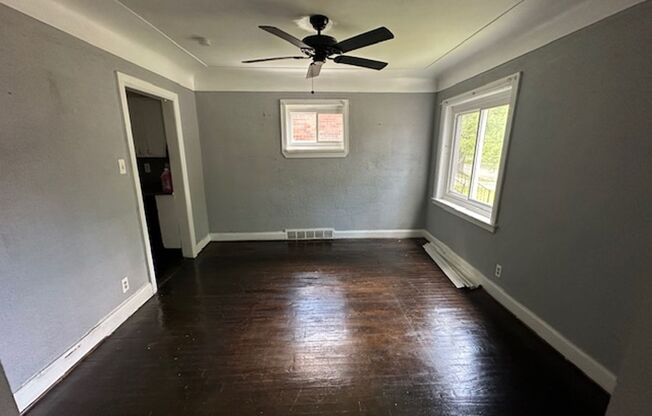 3 beds, 1 bath, $1,400