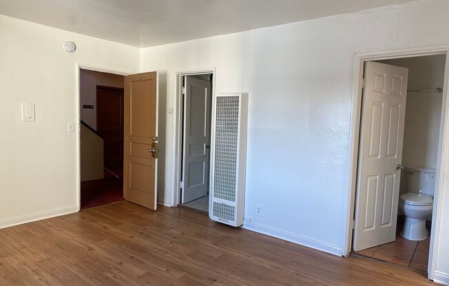 Studio, 1 bath, 298 sqft, $1,400, Unit 12