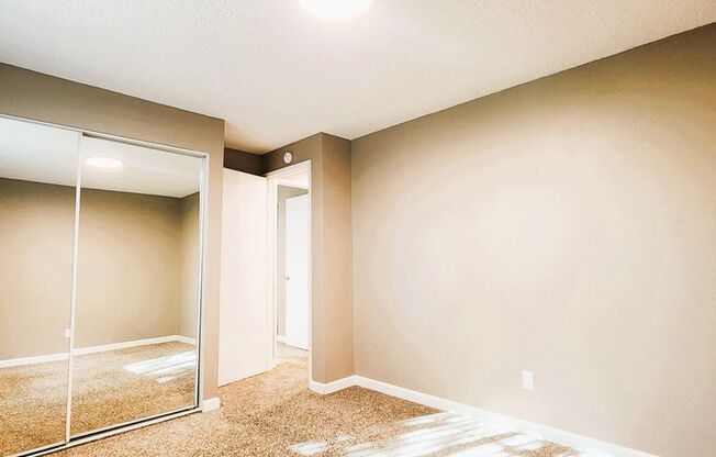 2 beds, 1 bath, 830 sqft, $1,315, Unit N-141