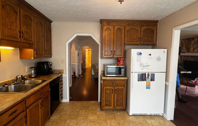 3 beds, 2 baths, $1,375