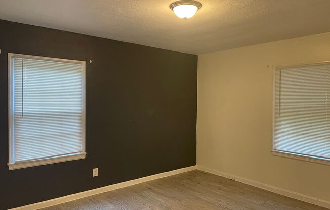 2 beds, 1 bath, $1,300