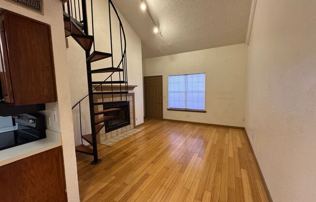 2 beds, 2 baths, $996