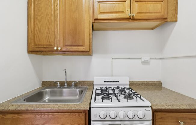 Studio, 1 bath, 308 sqft, $1,175, Unit Bayard Manor 202