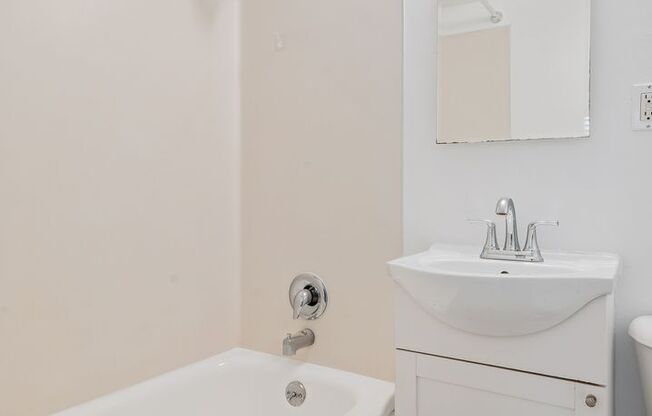 Studio, 1 bath, 355 sqft, $1,275, Unit 301