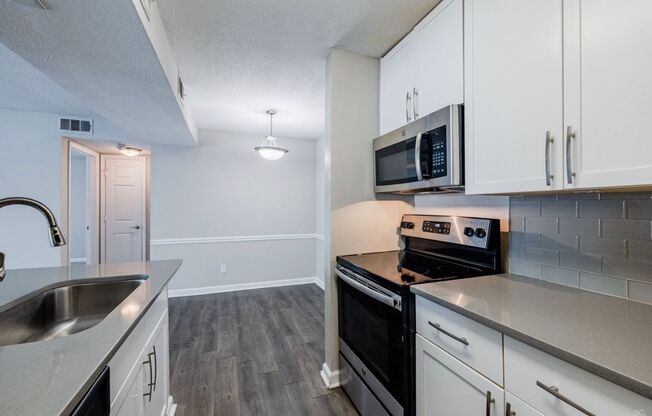 1 bed, 1 bath, 705 sqft, $1,375, Unit 2032