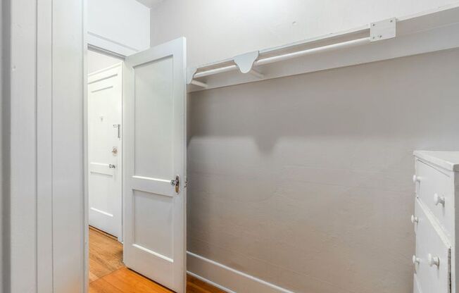 Studio, 1 bath, 400 sqft, $1,350, Unit 01 - 317