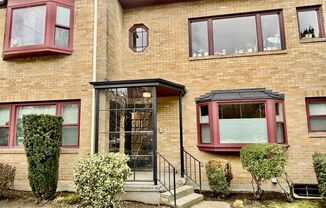 "Lovely Updated Condo in the Sullivan's Gulch Neighborhood" Water/Sewer/Trash & Heat Included in the Rent. Pet Friendly and Washer & Dryer in the Unit!