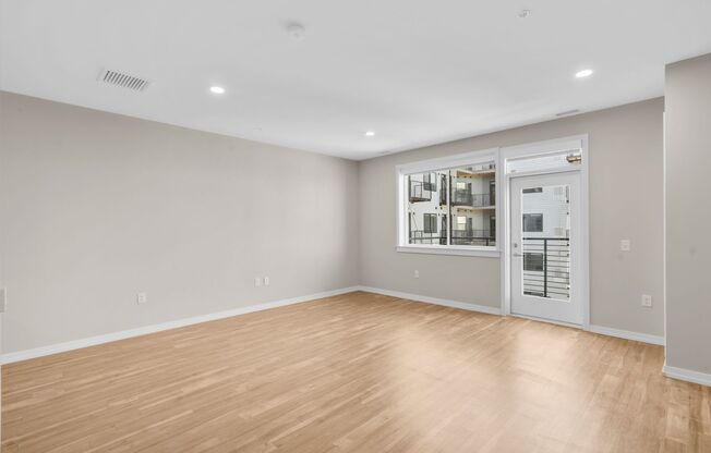 Studio, 1 bath, 548 sqft, $1,940, Unit 608