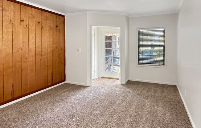 Charming 1 bedroom cottage with small garage