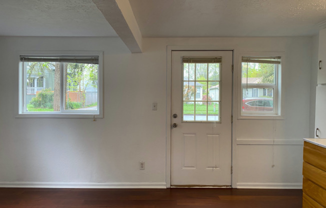 390 22 ST SE