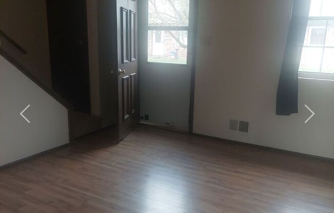 2 beds, 1 bath, $895, Unit H