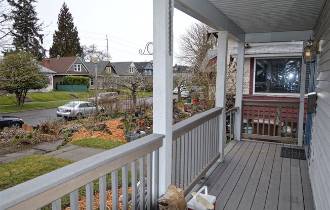 Classic Tacoma Craftsman; Centrally Located!