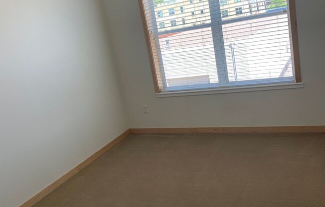 2 beds, 2 baths, 1,000 sqft, $1,395, Unit 301