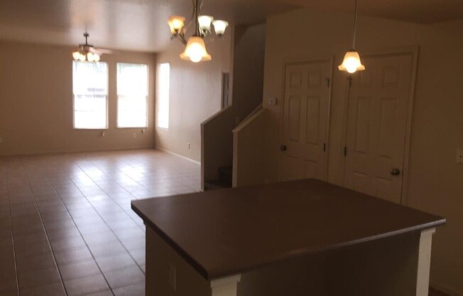 3 beds, 2 baths, $1,525