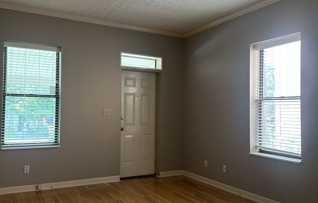 Gorgeous Italian Village Townhome!