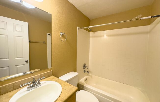 3 beds, 2 baths, $1,850, Unit # L 202