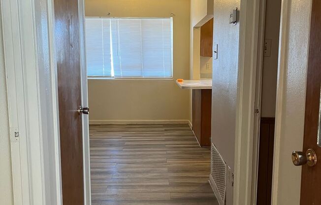 2 beds, 1 bath, $650, Unit #6